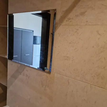 Amara Σάνι Μπιτς