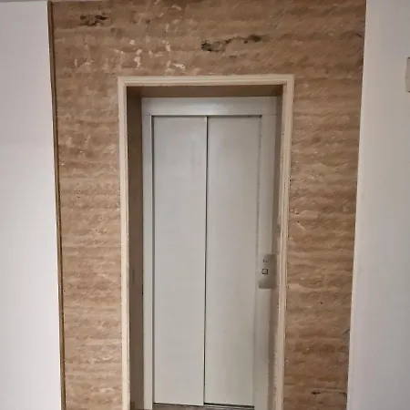 Amara Σάνι Μπιτς